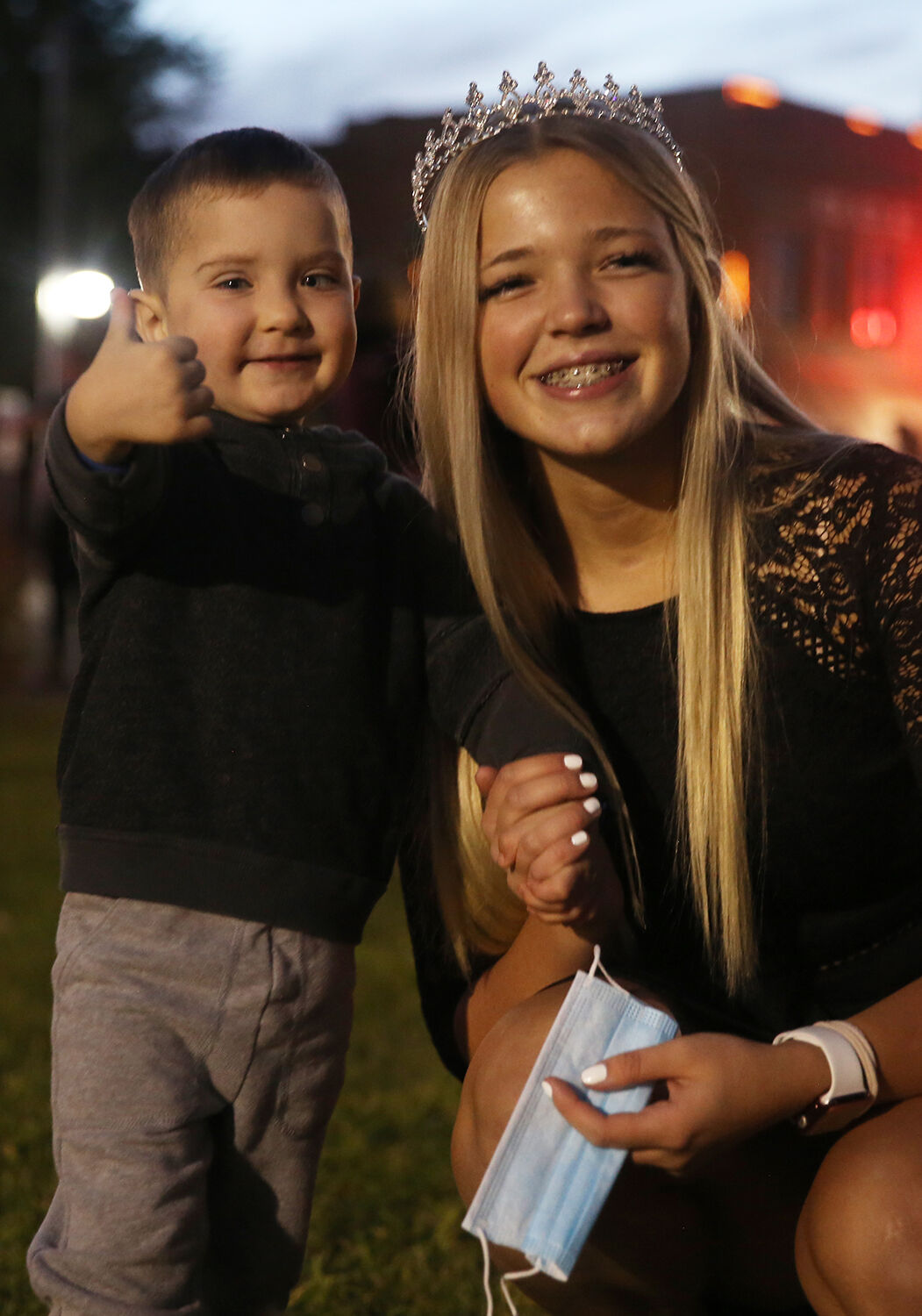 Parker Leighten, 3, gives a thumbs up while taking a photo with royalty nominee Holland Stowe